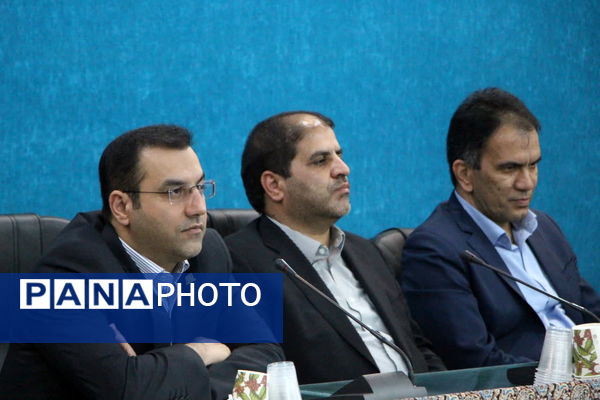 نشست رئیس سازمان فنی و حرفه ای کشور با فرمانداران استان یزد 