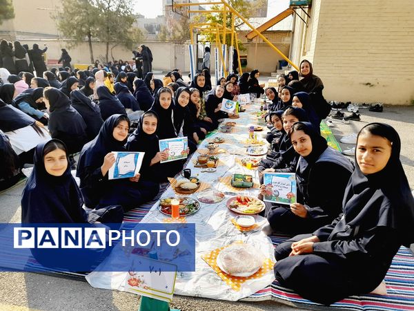 جشنواره صبحانه سالم در دبیرستان علی افشارنژاد ناحیه۶ مشهد