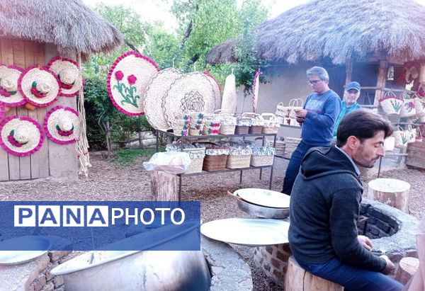 برپایی غرفه‌های صنایع دستی در پارک ایران کوچک 
