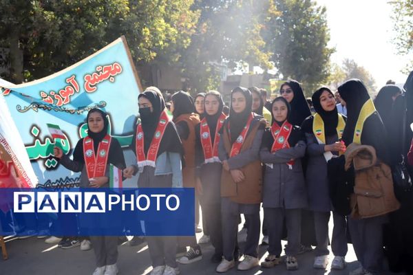 فریاد مرگ بر آمریکا در کوهدشت ؛ حماسه حضور دانش آموزان در سیزده آبان