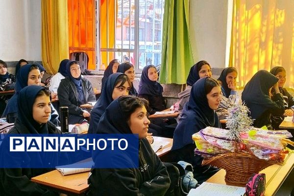 گرامیداشت و حضور پرشور مدارس اسلامشهر در راهپیمایی روز دانش‌آموز