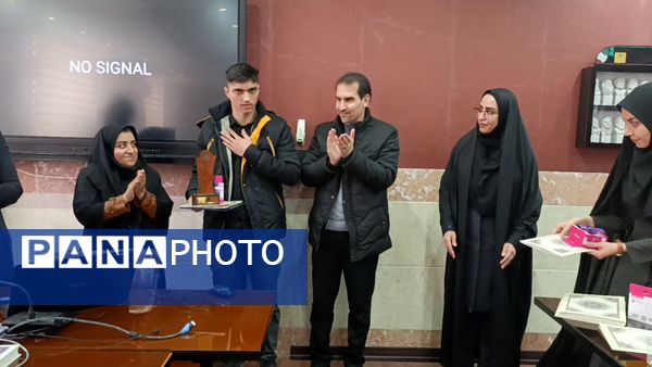 مراسم تجلیل از پژوهشگران برتر با موضوع دنیای بدون دخانیات در شهرستان رباط‌کریم