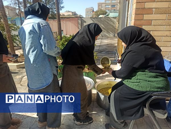 پذیرایی از دانش آموزان دبیرستان نمونه اندیشه با صبحانه گرم 