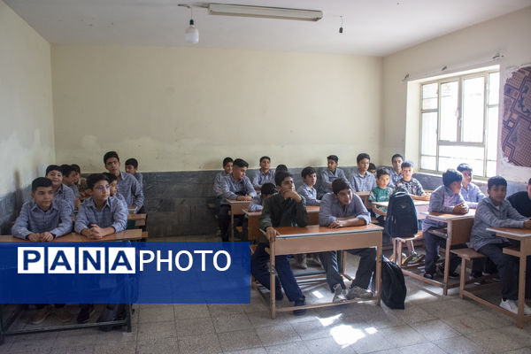 جوانه‌های محلاتی ورود به دوره متوسطه را با جشن جوانه‌ها آغاز کردند