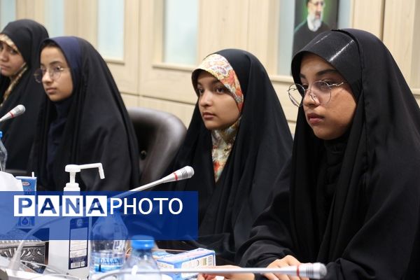نشست خبری دختران میدان ۱۴ صفر ۳ با رئیس ستاد انتخابات شهرستان مشهد