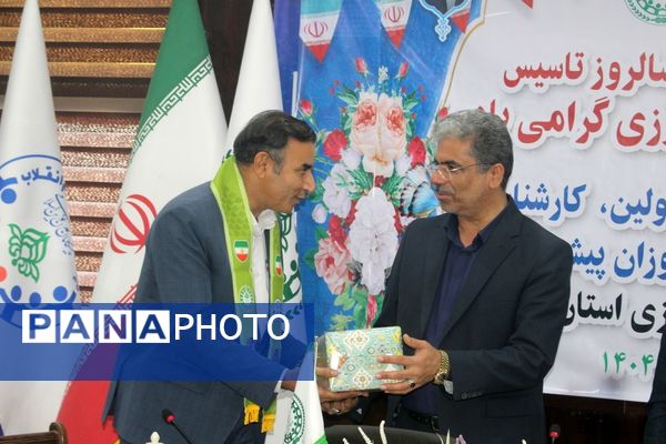تجلیل از مسئولان، کارشناسان، مربیان و دانش‌آموزان پیشتاز برتر سازمان دانش‌آموزی استان بوشهر 