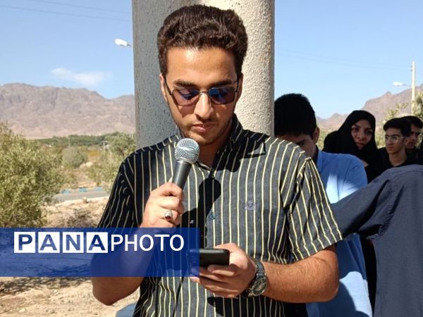 غبارروبی مزار شهدای گمنام دانشگاه آزاد اسلامی واحد کاشمر 