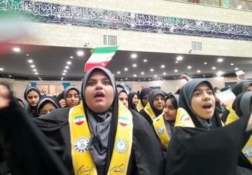 همایش بزرگ دانش‌آموزان مجموعه مدارس شهید مهدی هندویان در قم