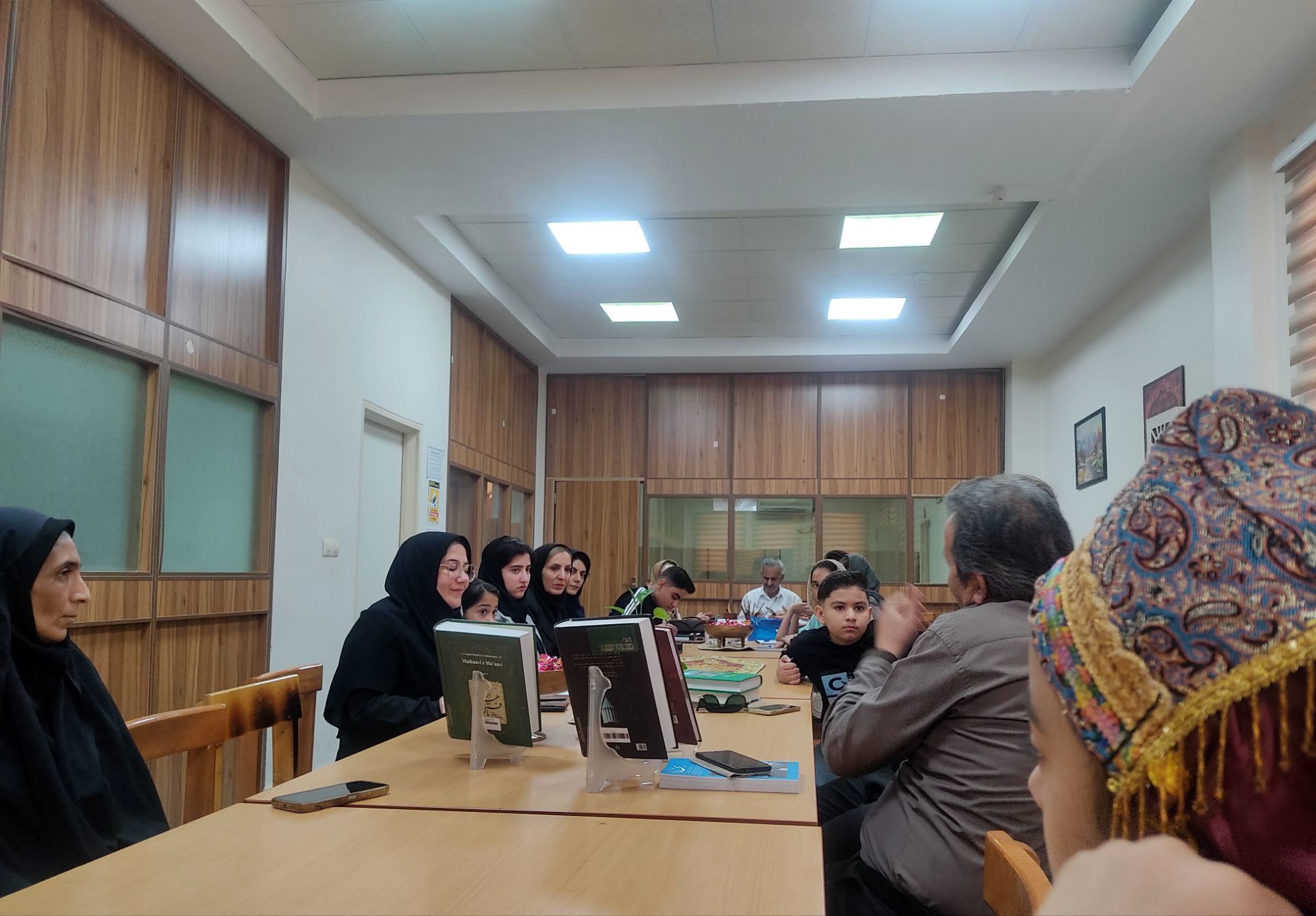 گردهمایی هنرمندان به مناسبت بزرگداشت استاد شهریار در شهرستان حاجی آباد