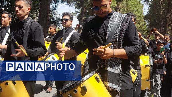 پیاده‌روی جاماندگان اربعین با حضور پرشور مردم حسینی نیشابور