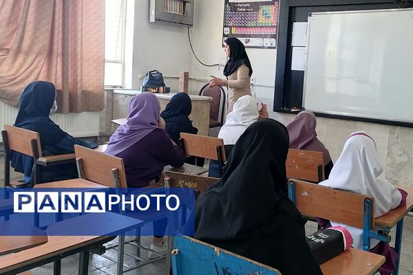 دوره توانمندسازی راه‌یافتگان ناحیه 3 شیراز به المپیاد رویش استانی
