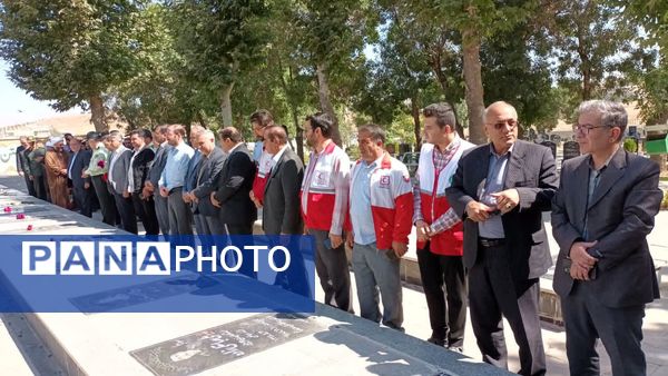 مراسم غبارروبی و عطرافشانی مزار مطهر شهدای اهر به‌مناسبت هفته دولت 