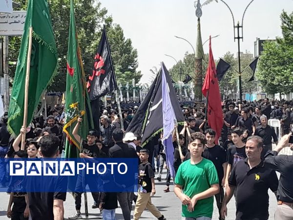 مراسم عزاداری عاشورای حسینی با حضور پرشور مردم و هیات‌های مذهبی شهرستان کاشمر 