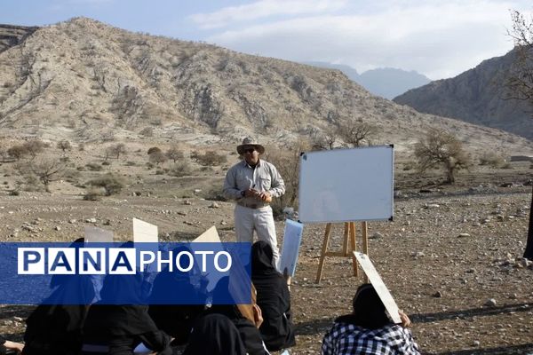 کارگاه آموزشی طراحی و نقاشی هنرستان فاطمه زهرا (س) در شهرستان گچساران