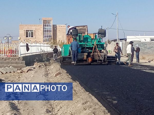 آغاز عملیات آسفالت ریزی در روستای درخت سنجد 