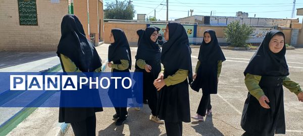 مانور بازگشایی مدارس در دبیرستان حجاب و تربیت شهرستان هلیلان 