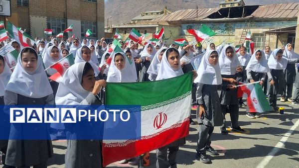 یک پرچم، یک نقشه، یک صدا: همبستگی و عشق به وطن در مدرسه پروین اعتصامی شازند