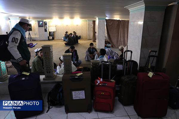 آیین بدرقه دانش‌آموزان و مربیان عمره‌گزار به سرزمین وحی