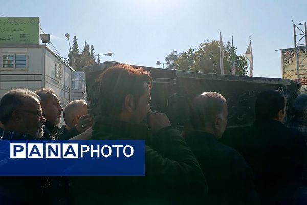 تشییع پیکر مادر شهیدان مشتاقیان در شیراز
