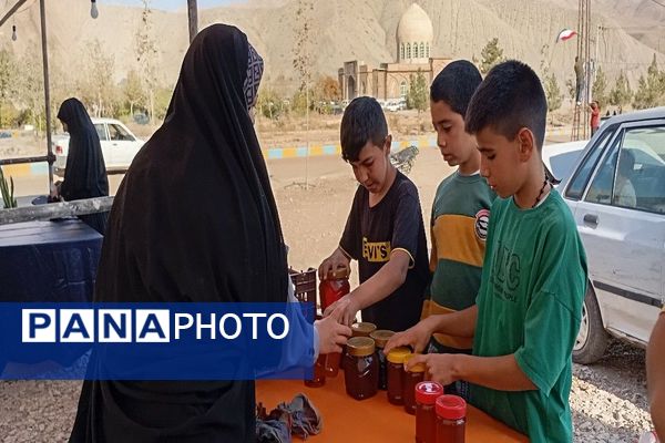 نمایشگاه محصولات بومی محلی و صنایع دستی در شهر بارنیشابور