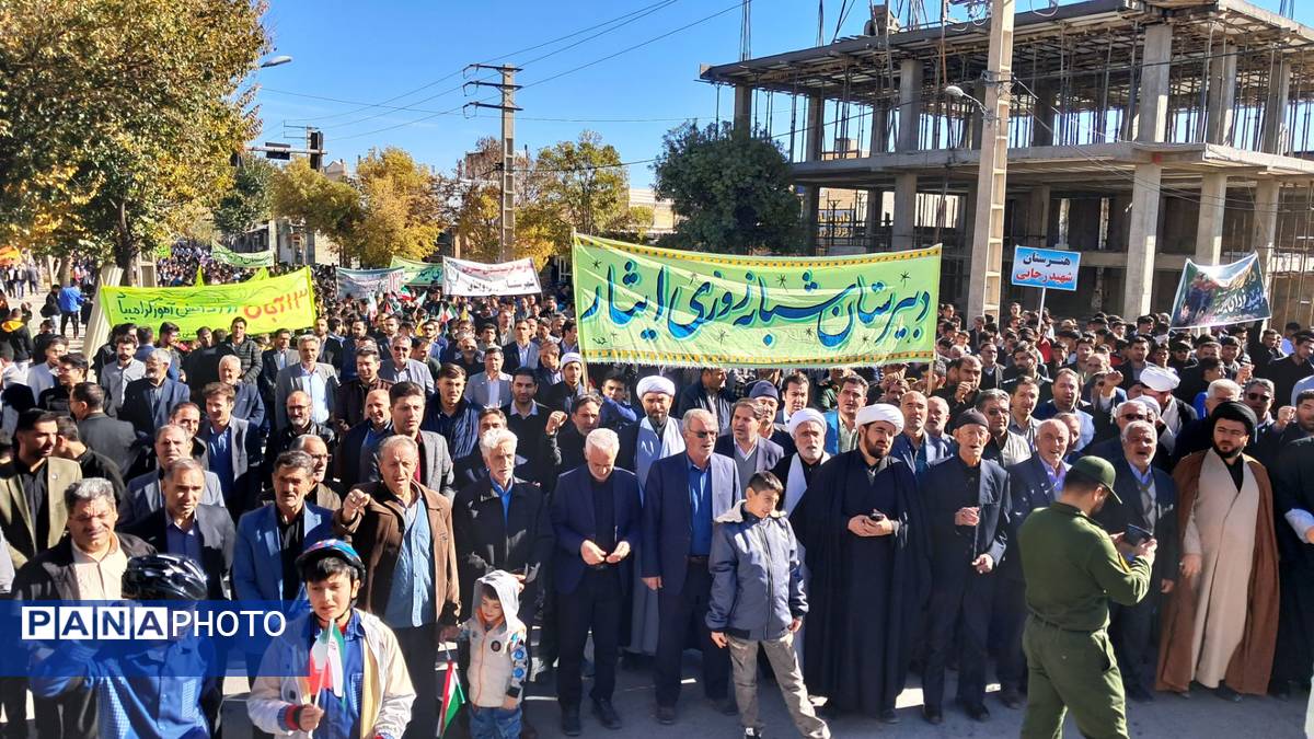 حضور پرشور فرهنگیان و دانش‌آموزان چاراویماق در یوم‌الله  ۱۳ آبان