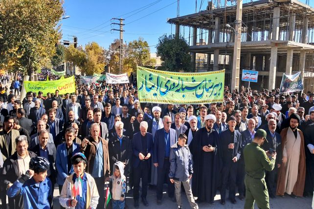 حضور پرشور فرهنگیان و دانش‌آموزان چاراویماق در یوم‌الله  ۱۳ آبان