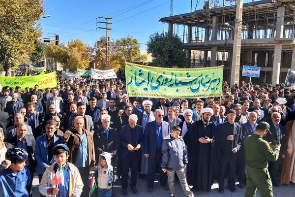 حضور پرشور فرهنگیان و دانش‌آموزان چاراویماق در یوم‌الله  ۱۳ آبان