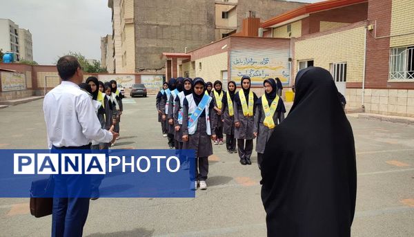 بازدید ارزیاب سازمان دانش‌آموزی کشور از فعالیت‌های مدارس تمام تشکیلاتی استان البرز 