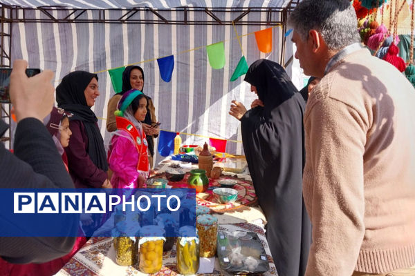 آشنایی با اقوام ایرانی در دبستان یگانه