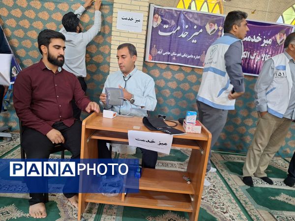 برپایی میز خدمت ادارات شهرستان حاجی آباد در نماز جمعه به‌مناسبت هفته دولت