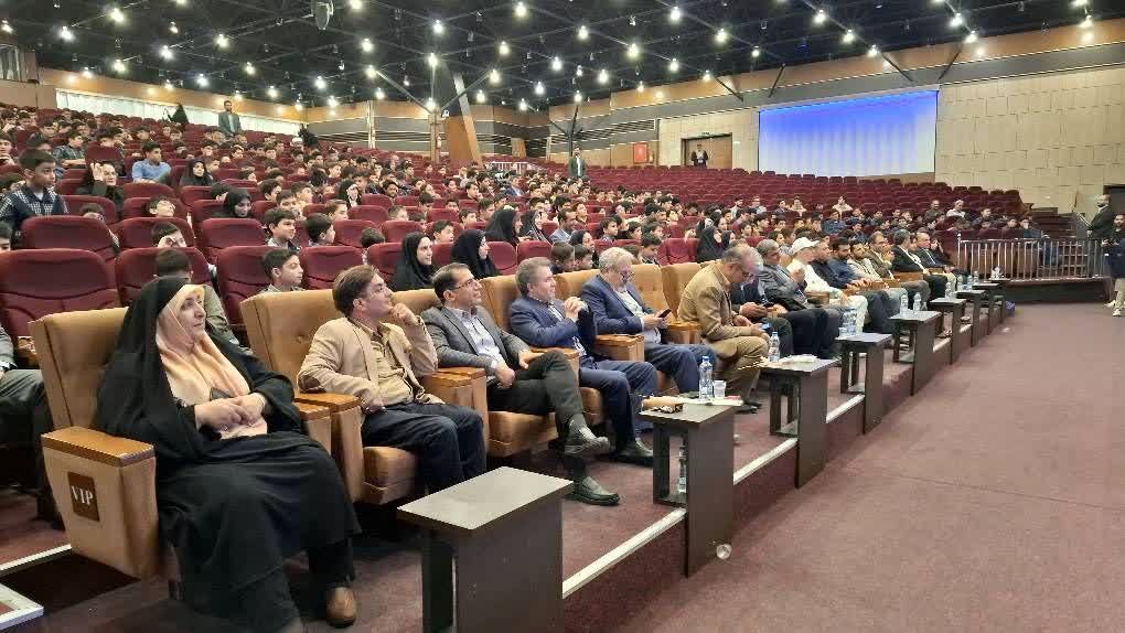 همایش طلایه‌داران دانش و بینش منطقه ۱۶