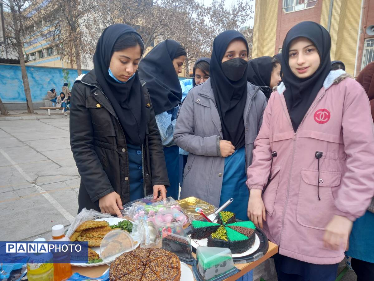 بازارچه درون مدرسه‌ای در مدرسه فاطمیه شهرستان شیروان