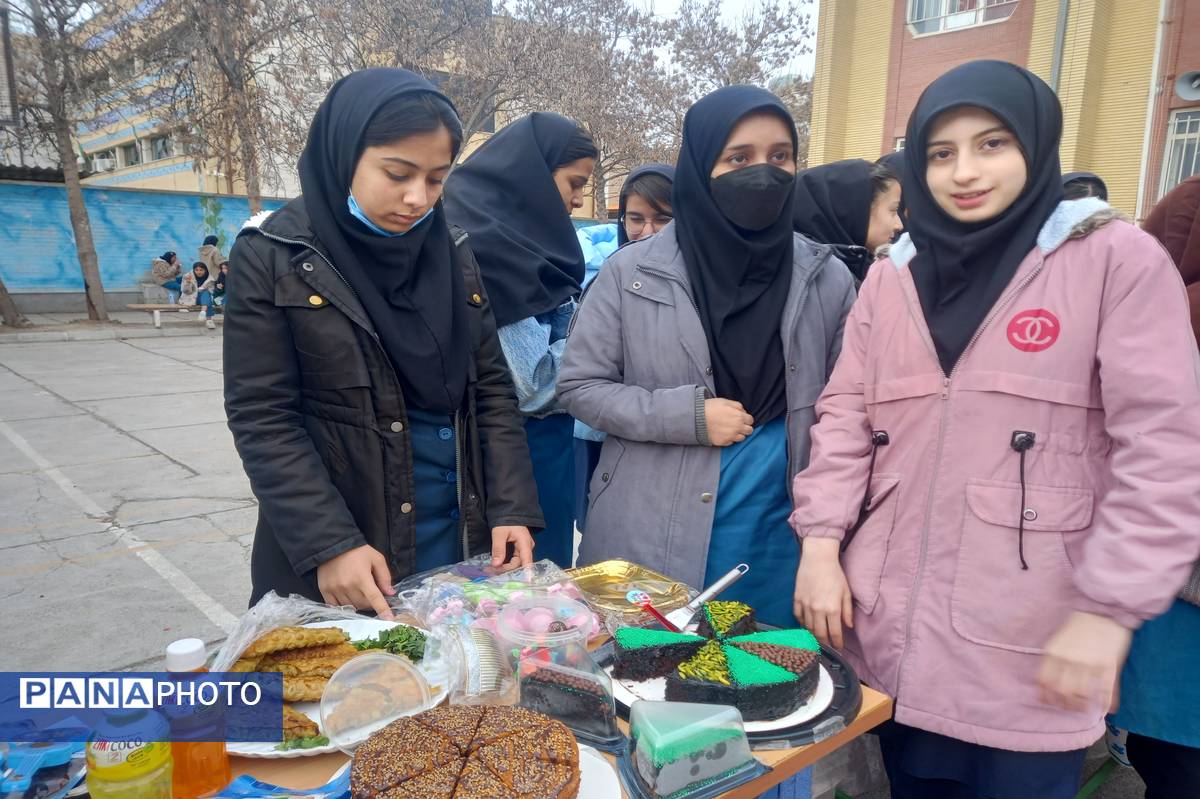 بازارچه درون مدرسه‌ای در مدرسه فاطمیه شهرستان شیروان