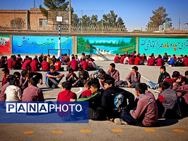 مانور زلزله در دبیرستان میثاق