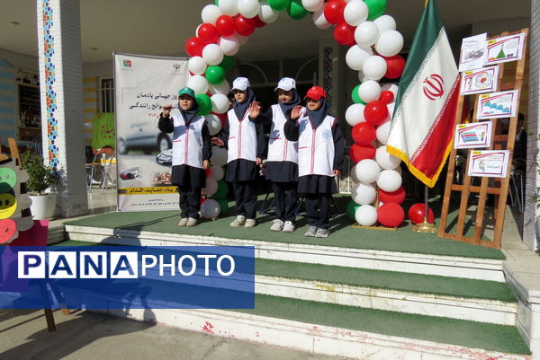 برنامه زنگ ایمنی و ترافیک در مدرسه شهدا فرهنگی دخترانه 