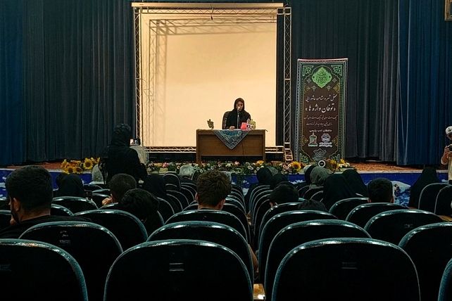 محفل مشاعره و توفان واژه‌ها در تهران