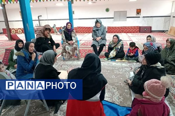 دوره‌ آموزشی‌ هلال‌احمر در پایگاه‌ بسیج مطهره شیروان