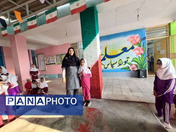 جشن کتاب و قصه‌گویی در دبستان شهید تنیده