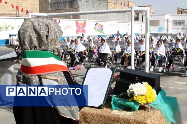 برگزاری جشن شکوفه‌ها در مدرسه عصمت شهرستان رباط کریم 