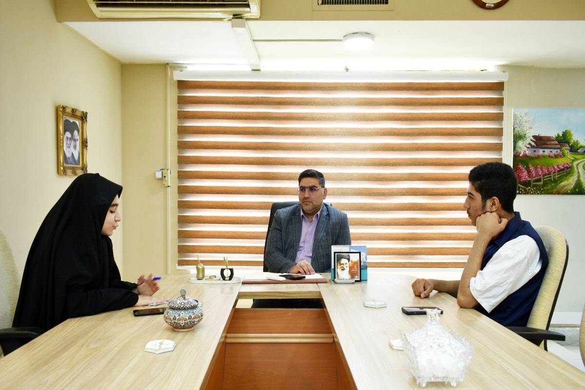 نشست صمیمی روسای مجلس دانشآموزی لرستان با معاون پرورشی استان