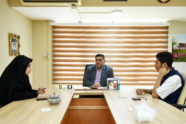 نشست صمیمی روسای مجلس دانش‌آموزی لرستان با معاون پرورشی استان