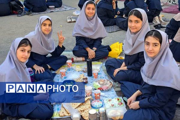 برگزاری مراسم صبحانه سلامت در دبیرستان بعثت ناحیه یک شهرری