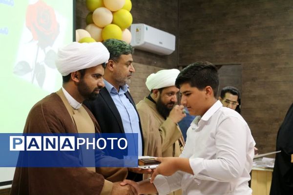 تجلیل از رتبه‌های برتر مسابقات قرآن عترت و نماز در فهرج