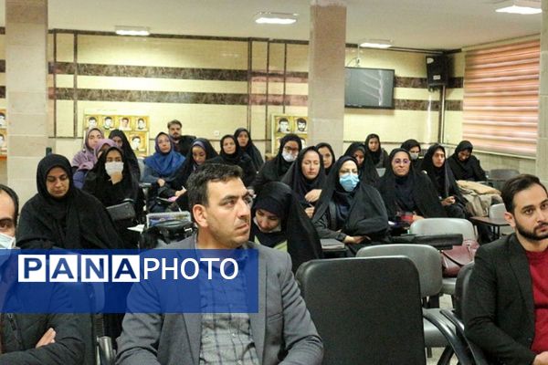 کارگاه اقدام‌پژوهی در فیروزکوه؛ گامی به سوی معلمی پژوهنده