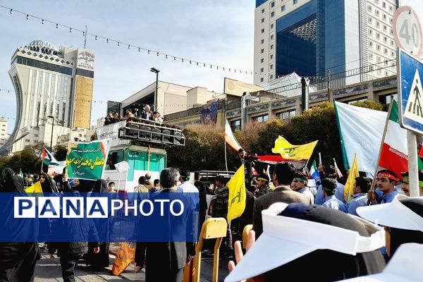 راهپیمایی روز دانش‌آموزان در ناحیه 6 مشهد 