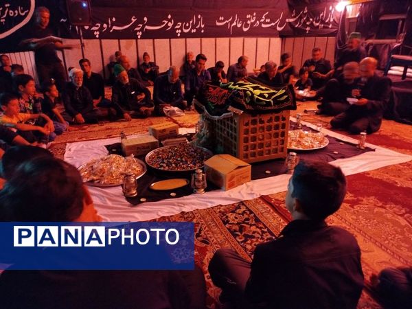 برپایی سفره حضرت رقیه(ص) در حسینه حسینی روستای رزق آباد شهرستان کاشمر