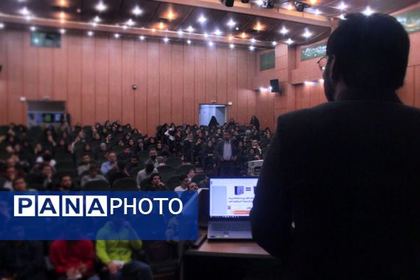 کارگاه نویسندگی با حضور محمد مردانیان و جمعی از نوجوانان و جوانان علاقه‌مند به قلم و اندیشه برگزار شد