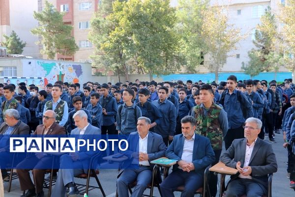 آیین بازگشایی مدارس و نواختن زنگ مهر ایثار و شهادت در ناحیه ۶ مشهد 