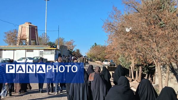 همایش پیاده‌روی خانوادگی گرامیداشت هفته بسیج در شهرستان سلسله 