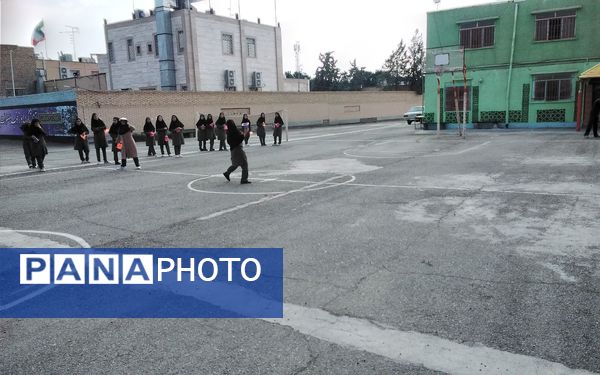 هفته بهداشت‌روان و مسابقات ورزشی در دبیرستان نمونه اندیشه شهرستان کاشمر